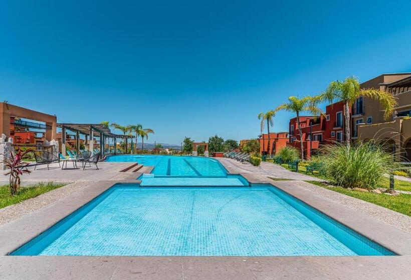 Отель Krystal Grand Residences & Villas San Miguel de Allende