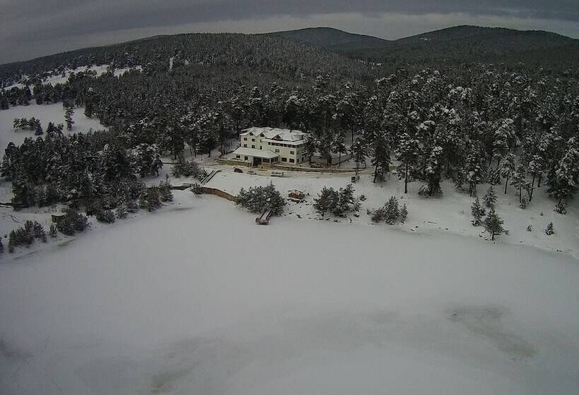 בית מלון כפרי Lagoon Palace