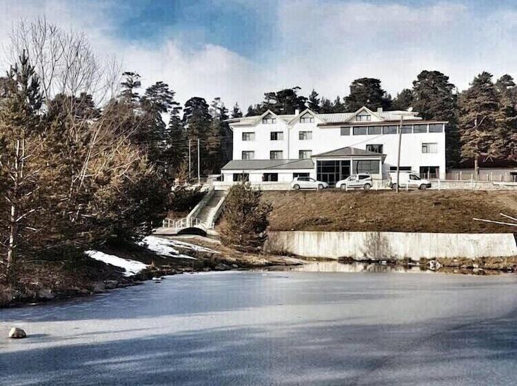 בית מלון כפרי Lagoon Palace