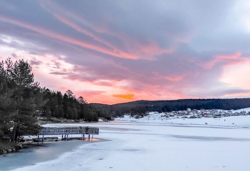 בית מלון כפרי Lagoon Palace