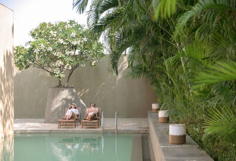 فندق Life At Repose: Lake Villas Resort & Club