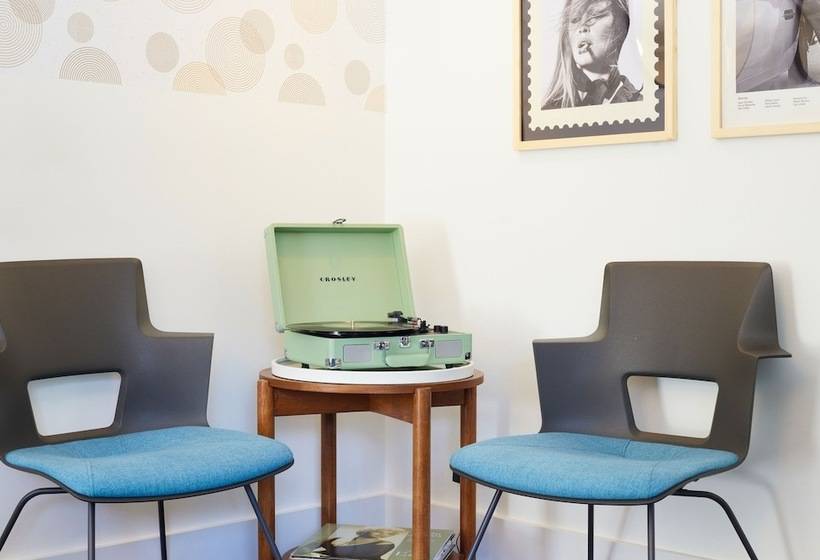 Little Mod Hotel At The University