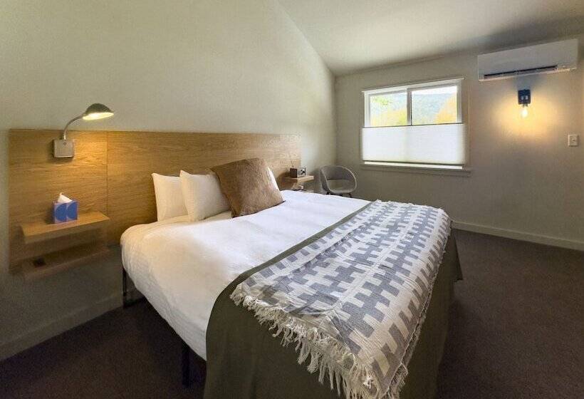 فندق Madbush Falls