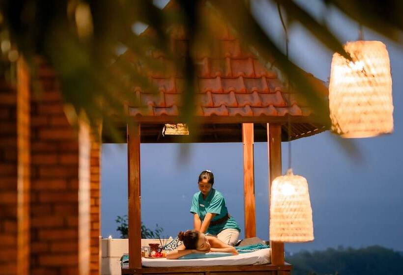 בית מלון כפרי Mere Sea View Resort & Spa Nusa Penida