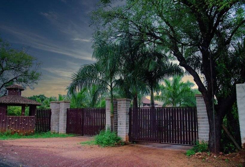 בית מלון כפרי Sterling Banashree Badami