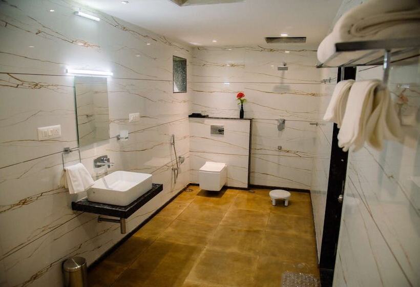 בית מלון כפרי Sterling Banashree Badami