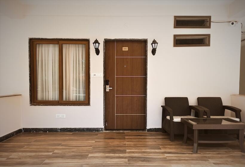 בית מלון כפרי Sterling Banashree Badami