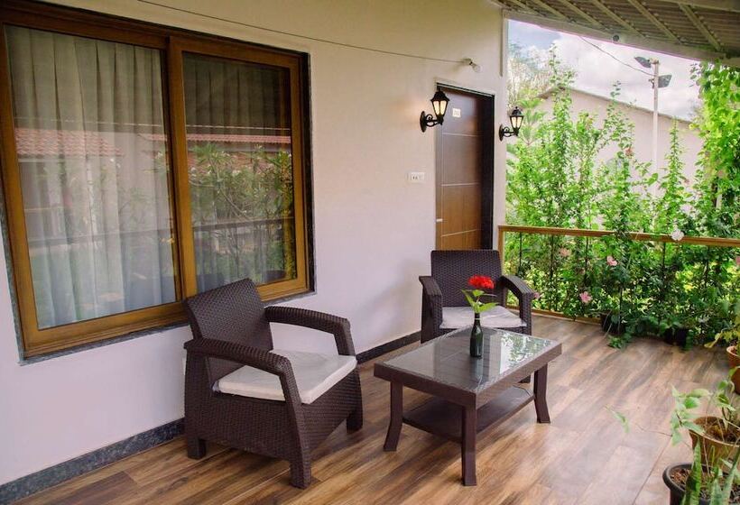 בית מלון כפרי Sterling Banashree Badami