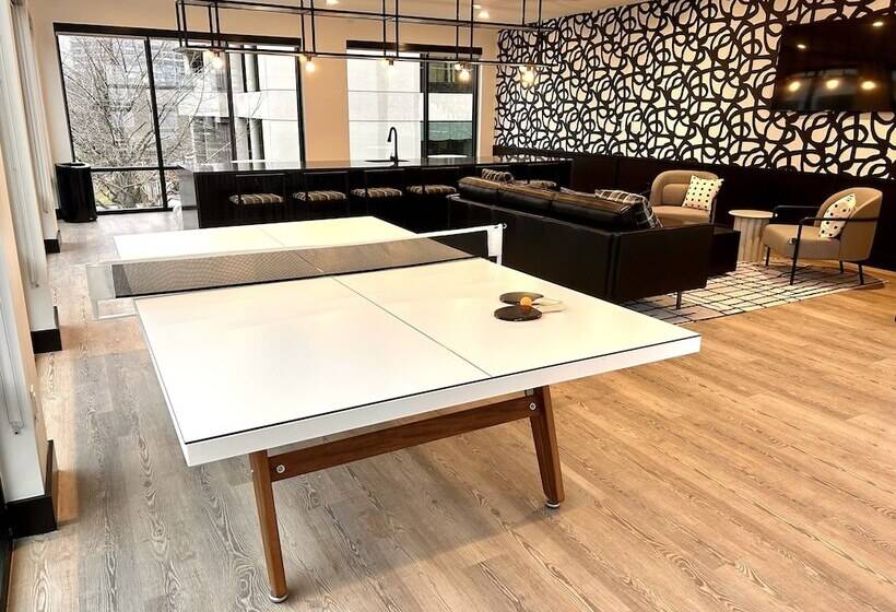 هتل Motif On Music Row