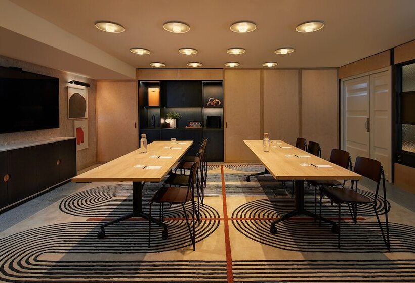 酒店 Moxy Sydney Airport