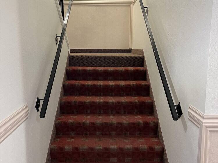 Отель Oquirrh Mountain Inn