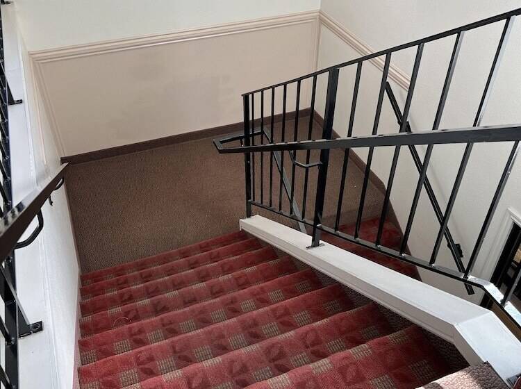 Отель Oquirrh Mountain Inn