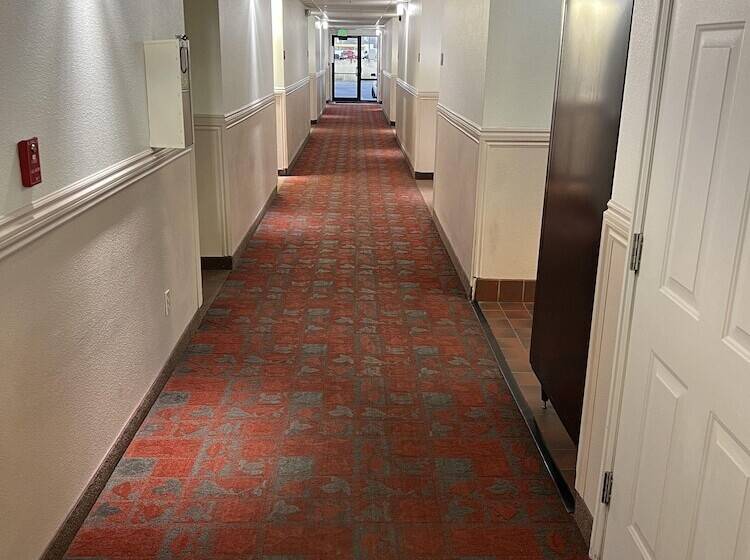 Отель Oquirrh Mountain Inn