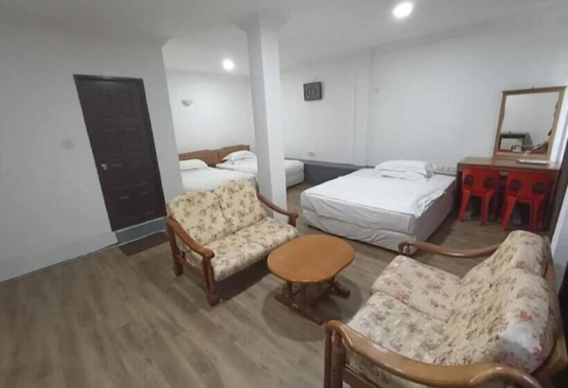 בית מלון כפרי Oriental