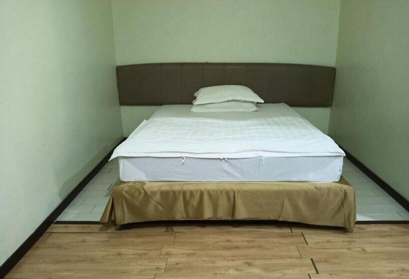 בית מלון כפרי Oriental