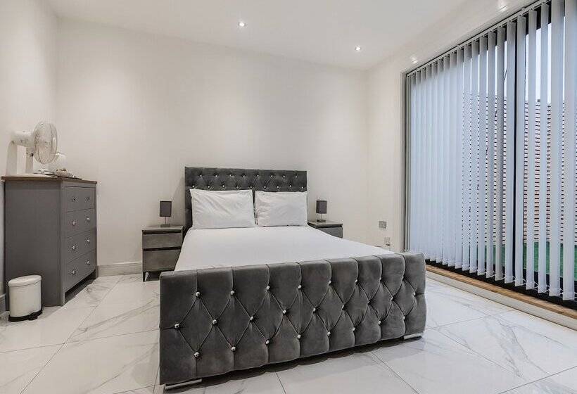 בית מלון כפרי Oyo Bellevue Apartments Middlesborough