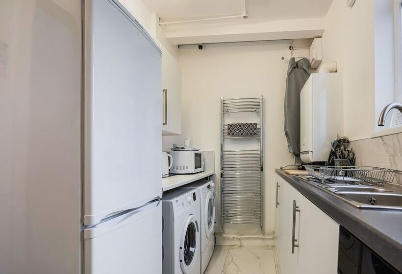 בית מלון כפרי Oyo Bellevue Apartments Middlesborough