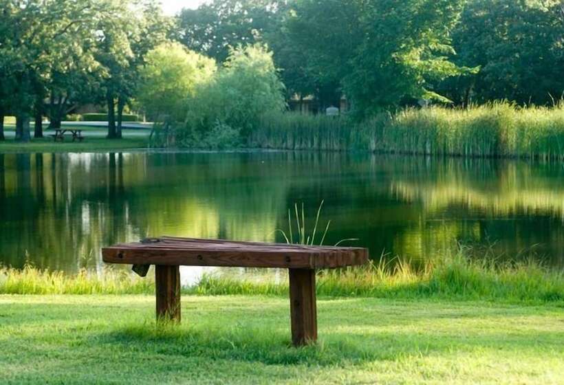 فندق Postoak Lodge And Retreat