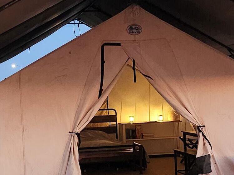 בית מלון כפרי Raptor Ranch