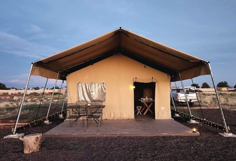 בית מלון כפרי Raptor Ranch