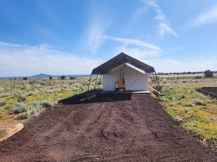 בית מלון כפרי Raptor Ranch