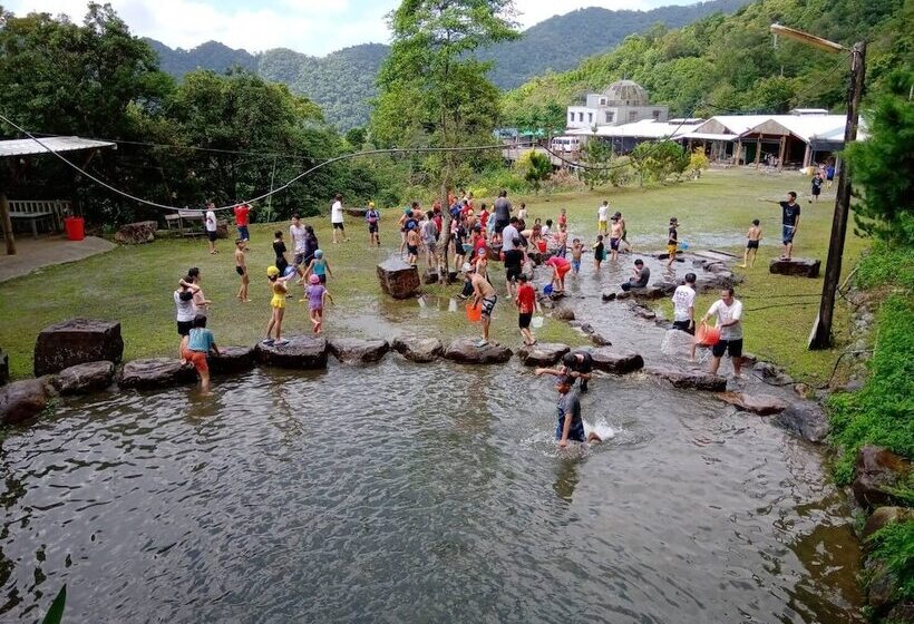 هتل روستایی Chargevillage
