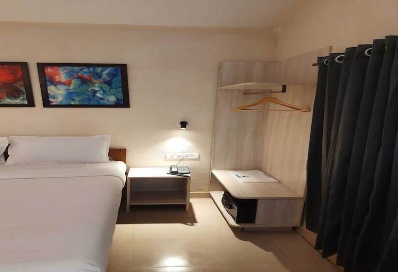 Отель Sandbanks Beach Resort