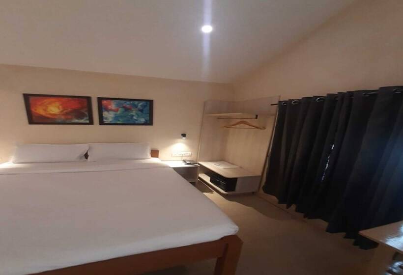 Отель Sandbanks Beach Resort