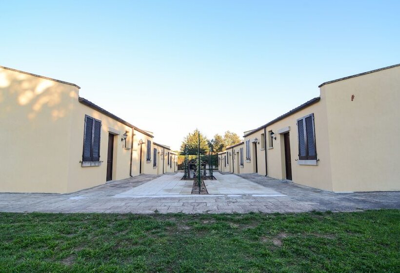 هتل Tenuta Santicuti