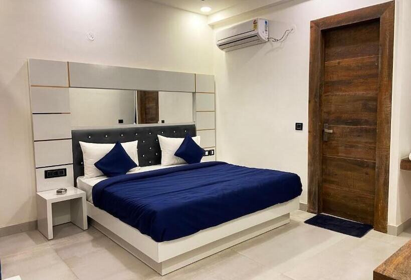 Metro Stay By F9 Hotels