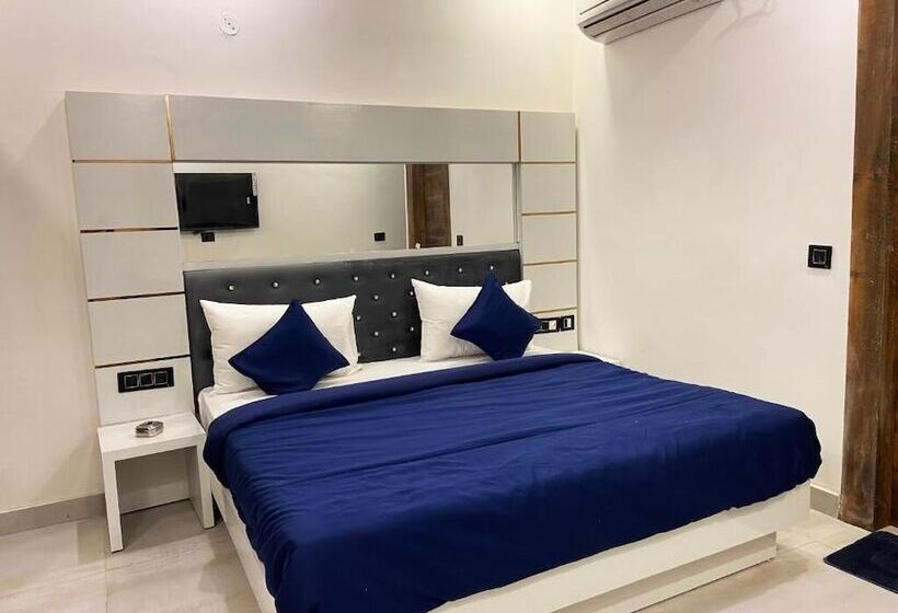 Metro Stay By F9 Hotels