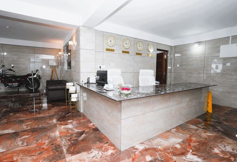 Отель The Relyn Suite