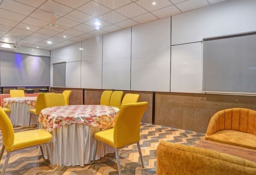 Отель Treebo Merit