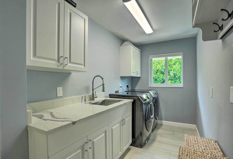 Jupiter Home W/ Private Pool & Putting Green!