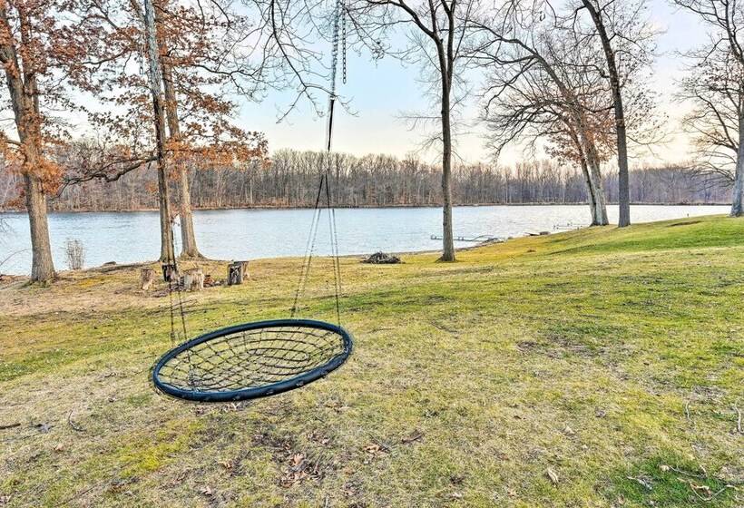 Lakefront Hartland Cottage W/ Patio & Fire Pits!