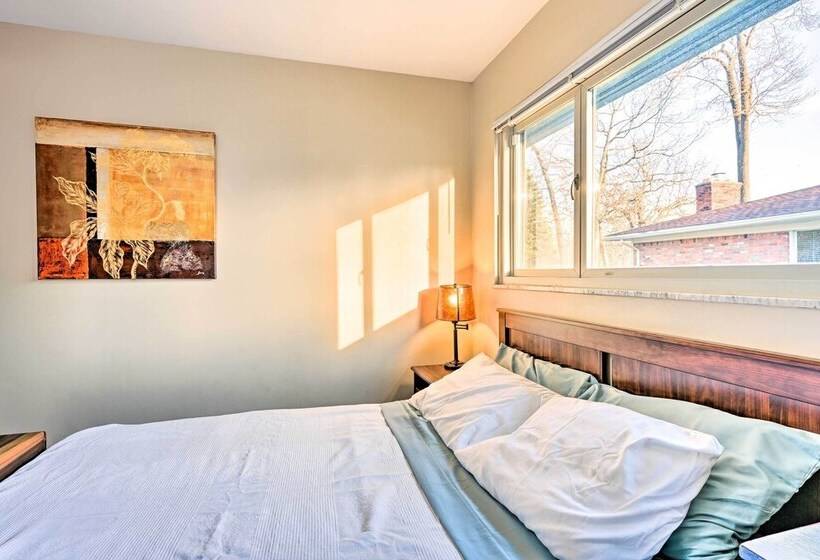 Lakefront Hartland Cottage W/ Patio & Fire Pits!