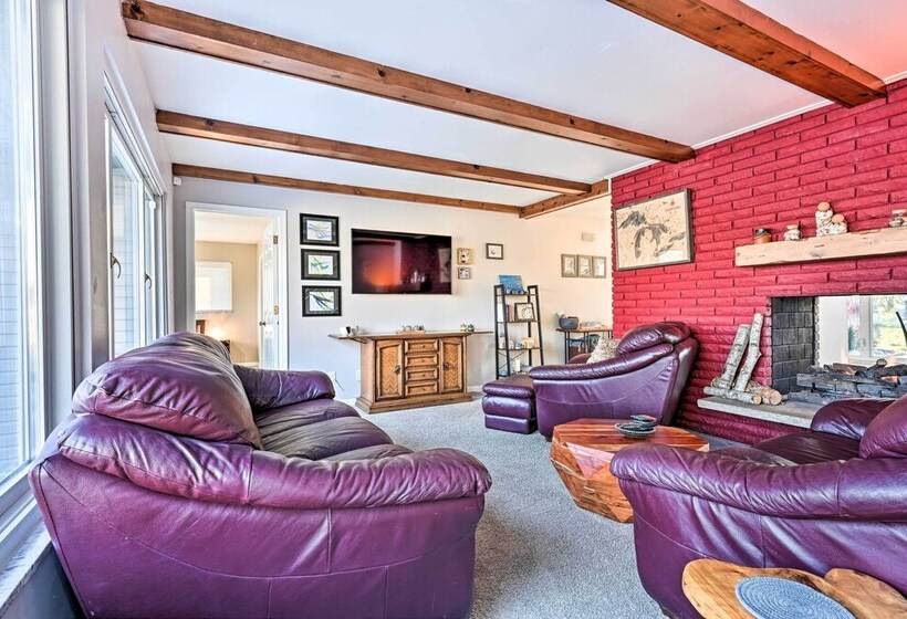 Lakefront Hartland Cottage W/ Patio & Fire Pits!