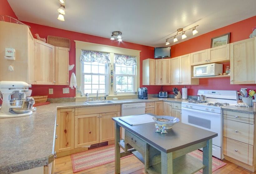 Large Family Home W/ View, 1 Mi To Red Lodge Ski!