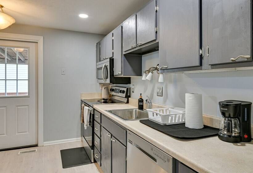 Louisville Home W/ Fenced Yard: 10 Mi To Downtown!