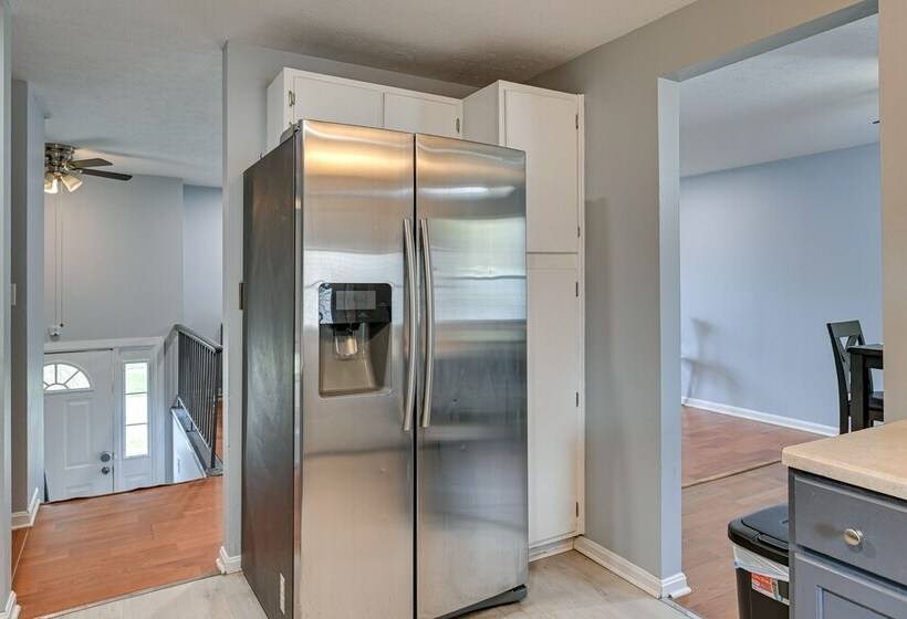 Louisville Home W/ Fenced Yard: 10 Mi To Downtown!