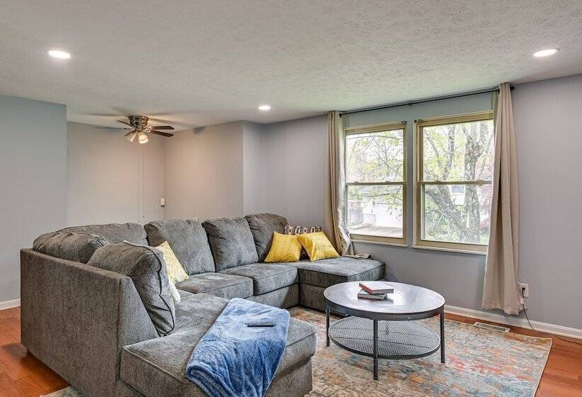 Louisville Home W/ Fenced Yard: 10 Mi To Downtown!