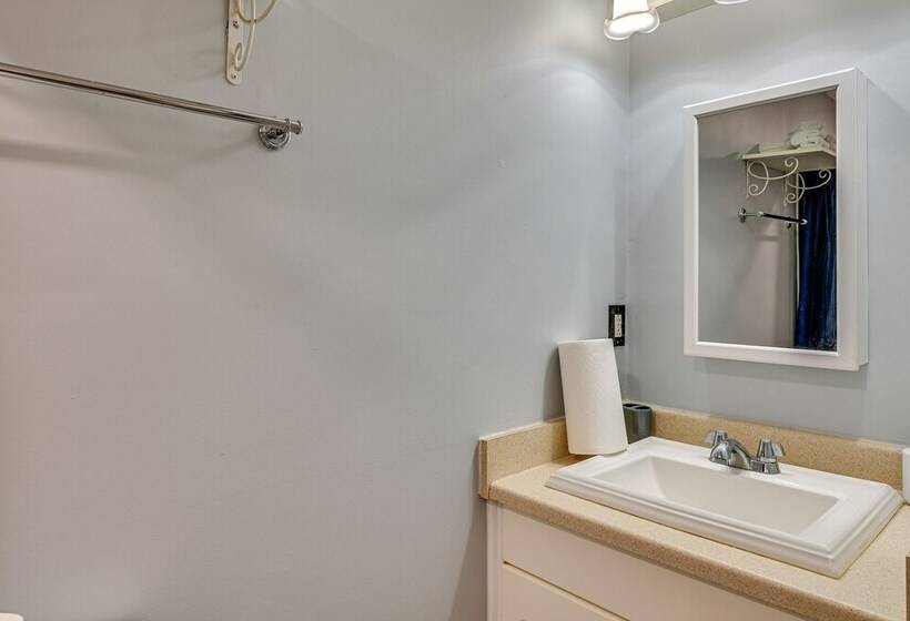 Louisville Home W/ Fenced Yard: 10 Mi To Downtown!