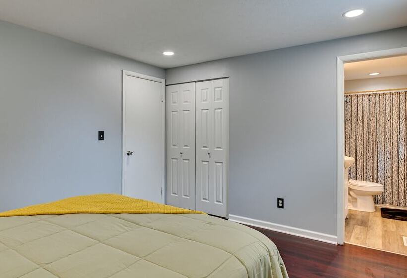 Louisville Home W/ Fenced Yard: 10 Mi To Downtown!