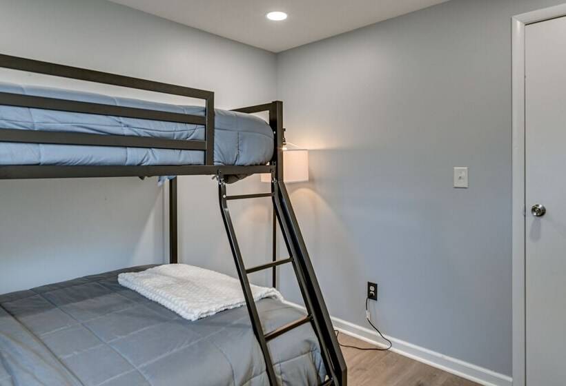 Louisville Home W/ Fenced Yard: 10 Mi To Downtown!