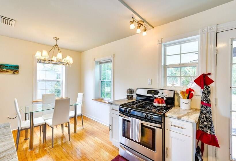 Lovely Panama City Cottage: Walk To Bayside Beach!