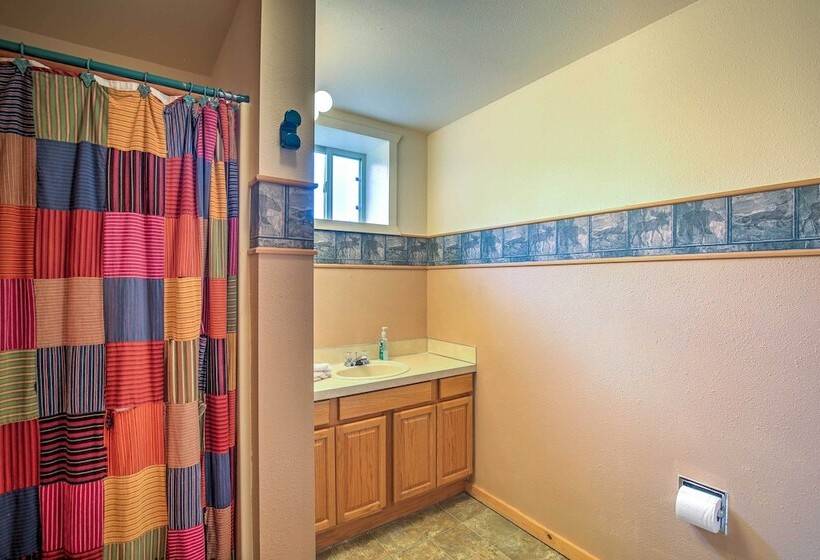 Luxe Alpine Cabin W/ Wraparound Deck & Mtn Views!