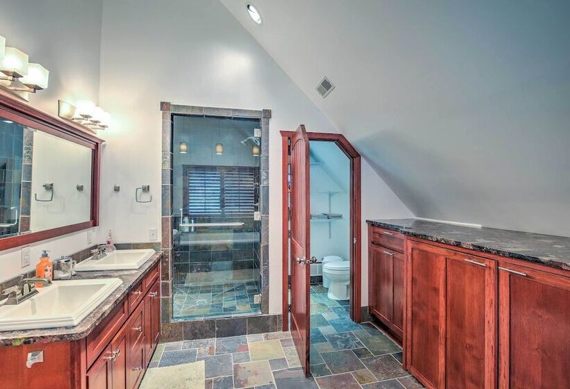 Luxe Alpine Cabin W/ Wraparound Deck & Mtn Views!