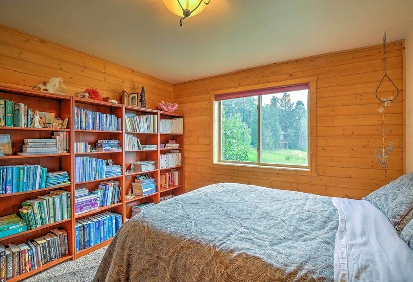 Luxe Alpine Cabin W/ Wraparound Deck & Mtn Views!