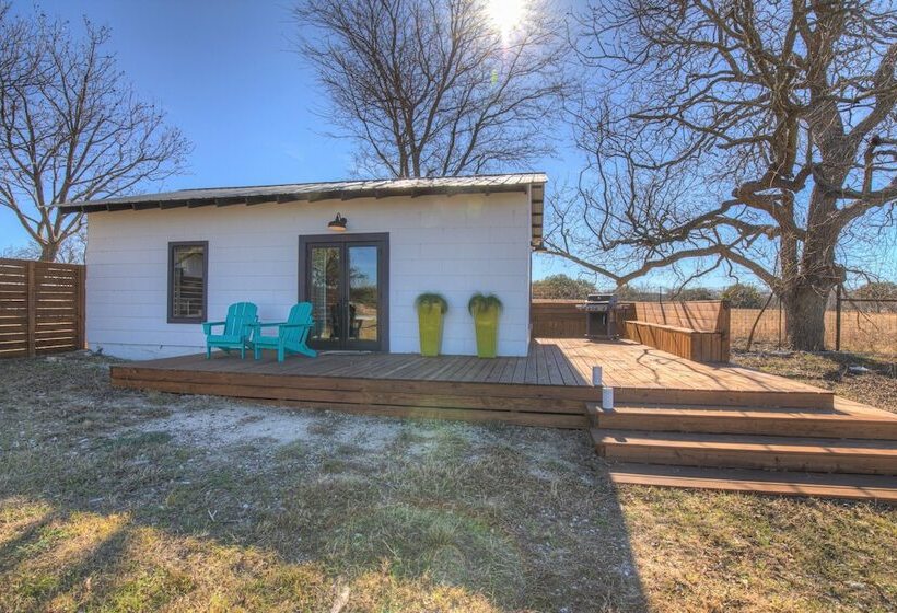 Luxury Cabin Right Across From Albert Dance Hall!