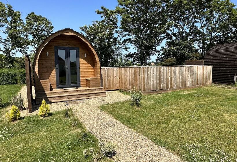 Luxury Glamping Pod With Hot Tub, Fees Apply